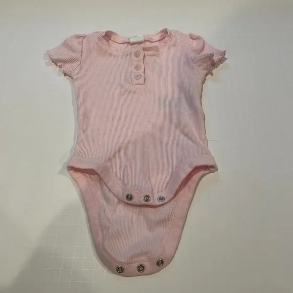 GAP Baby Henley Bodysuit in Light Pink Size 3-6 months - Picture 2 of 8